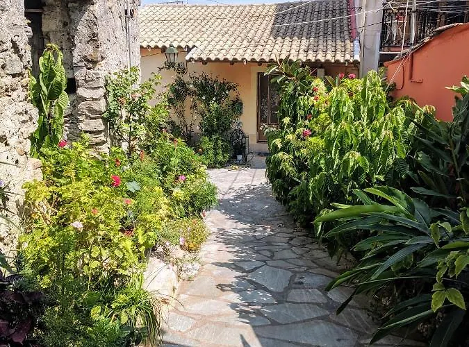 Traditional Ágios Matthaíos